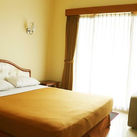 Puri Bernadi Guest House Lembang Kültér fotó