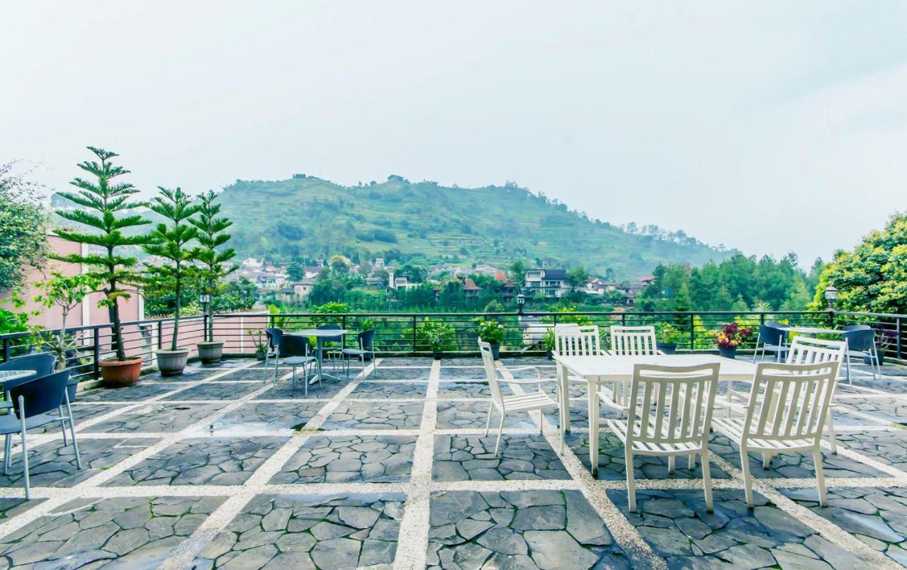 Puri Bernadi Guest House Lembang Kültér fotó