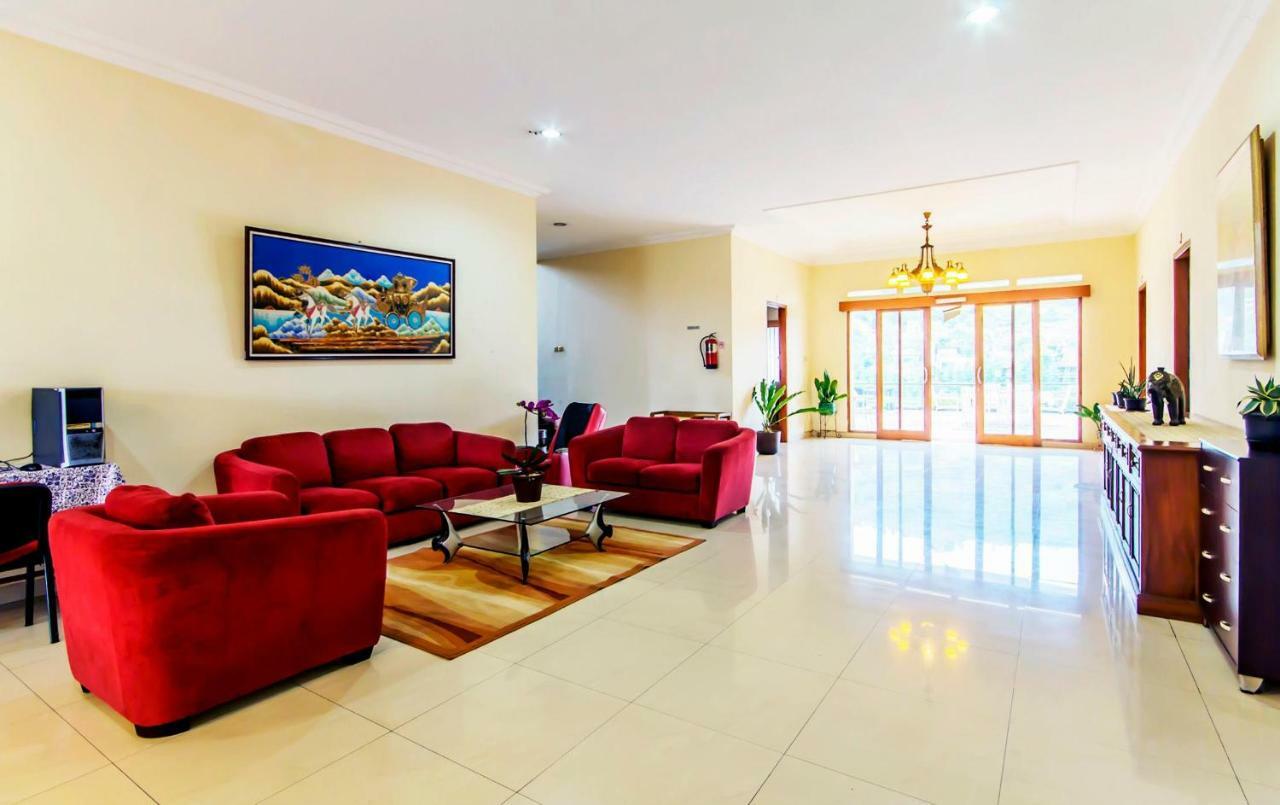 Puri Bernadi Guest House Lembang Kültér fotó