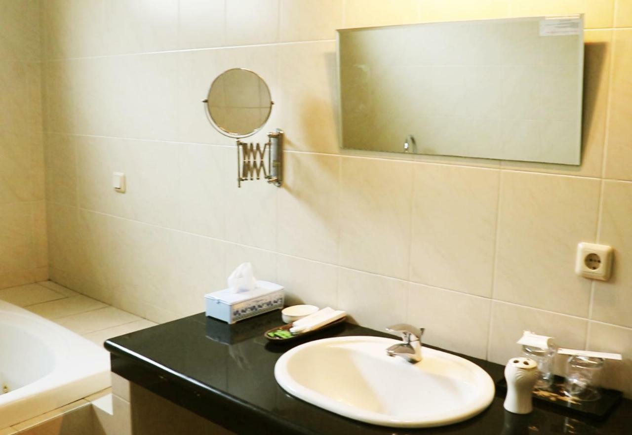 Puri Bernadi Guest House Lembang Kültér fotó