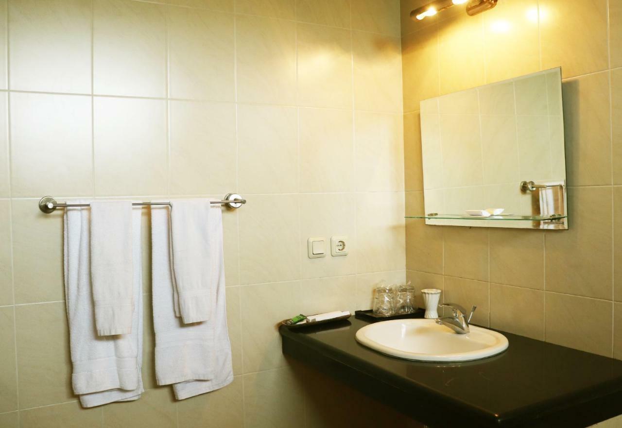 Puri Bernadi Guest House Lembang Kültér fotó