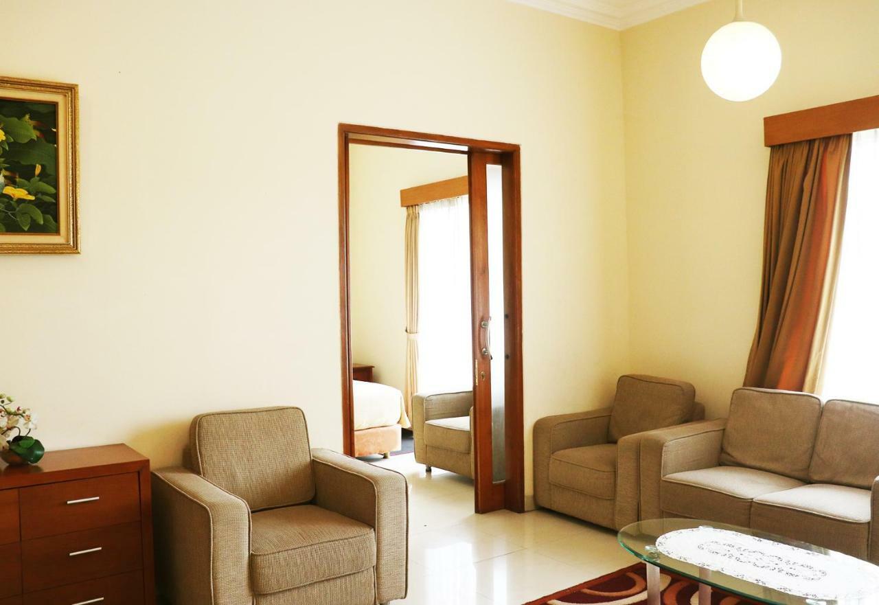 Puri Bernadi Guest House Lembang Kültér fotó