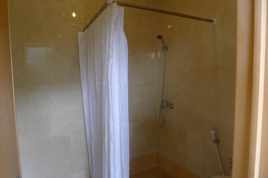 Puri Bernadi Guest House Lembang Kültér fotó